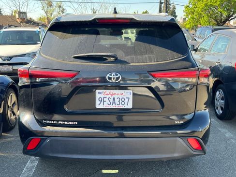 Used 2023 Toyota Highlander XLE image 5