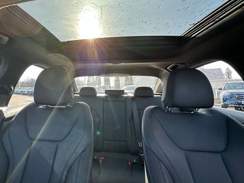 Used 2019 BMW 330i xDrive Sedan w/ Convenience Package image 18