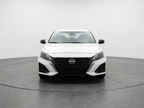 Used 2025 Nissan Altima 2.5 SV image 2