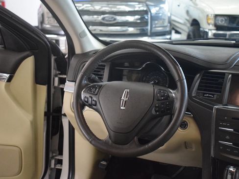 Used 2013 Lincoln MKS AWD image 42