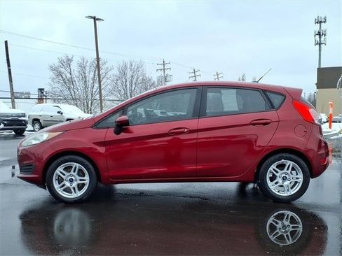 Used 2017 Ford Fiesta SE image 3