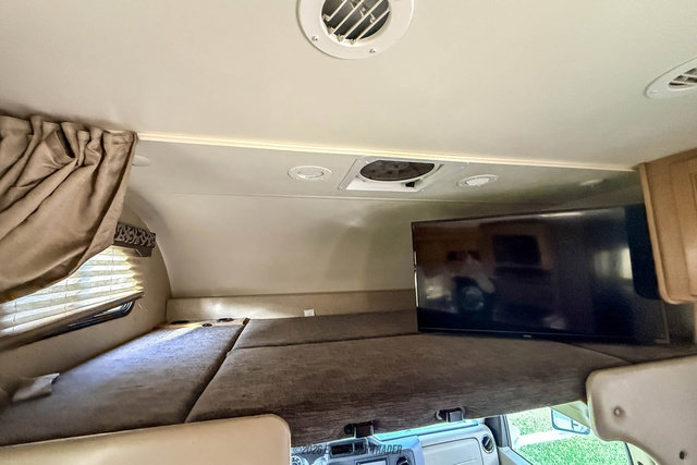 Used 2017 Ford E-450 and Econoline 450 Super Duty w/ Motorhome Prep Package RWD image 57
