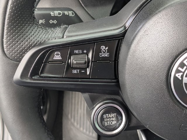 Used 2025 Alfa Romeo Giulia AWD image 22