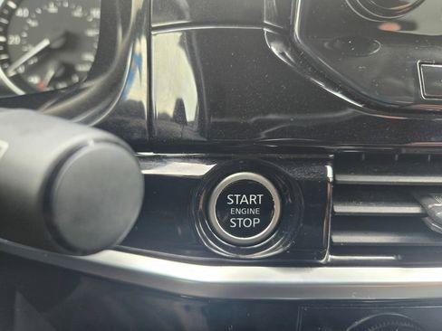 Used 2023 Nissan Pathfinder SL w/ Lighting Package (N92) FWD image 19