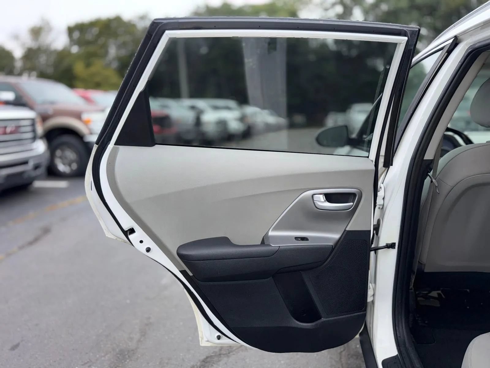 Used 2019 Kia Niro LX FWD image 24
