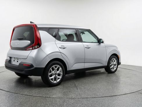 Used 2025 Kia Soul LX w/ LX Technology Package FWD image 9