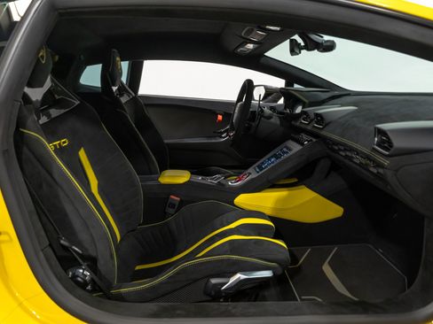 Used 2022 Lamborghini Huracan STO RWD image 65