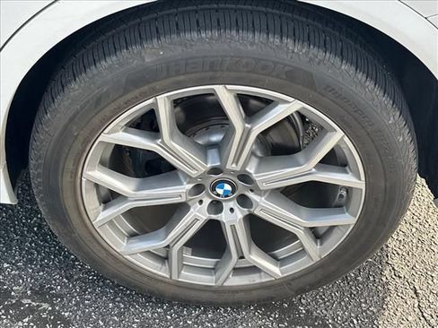 Used 2021 BMW X7 xDrive40i w/ Cold Weather Package AWD/4WD image 16