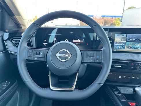 Used 2025 Nissan Kicks SR image 18