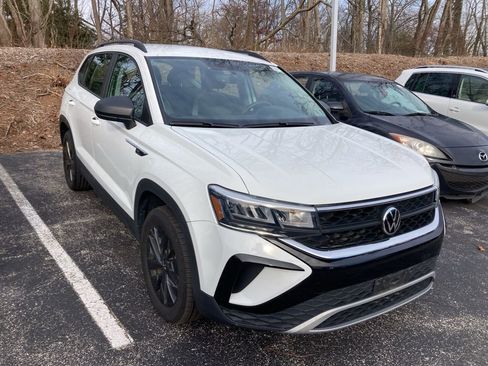 Certified 2022 Volkswagen Taos S image 1