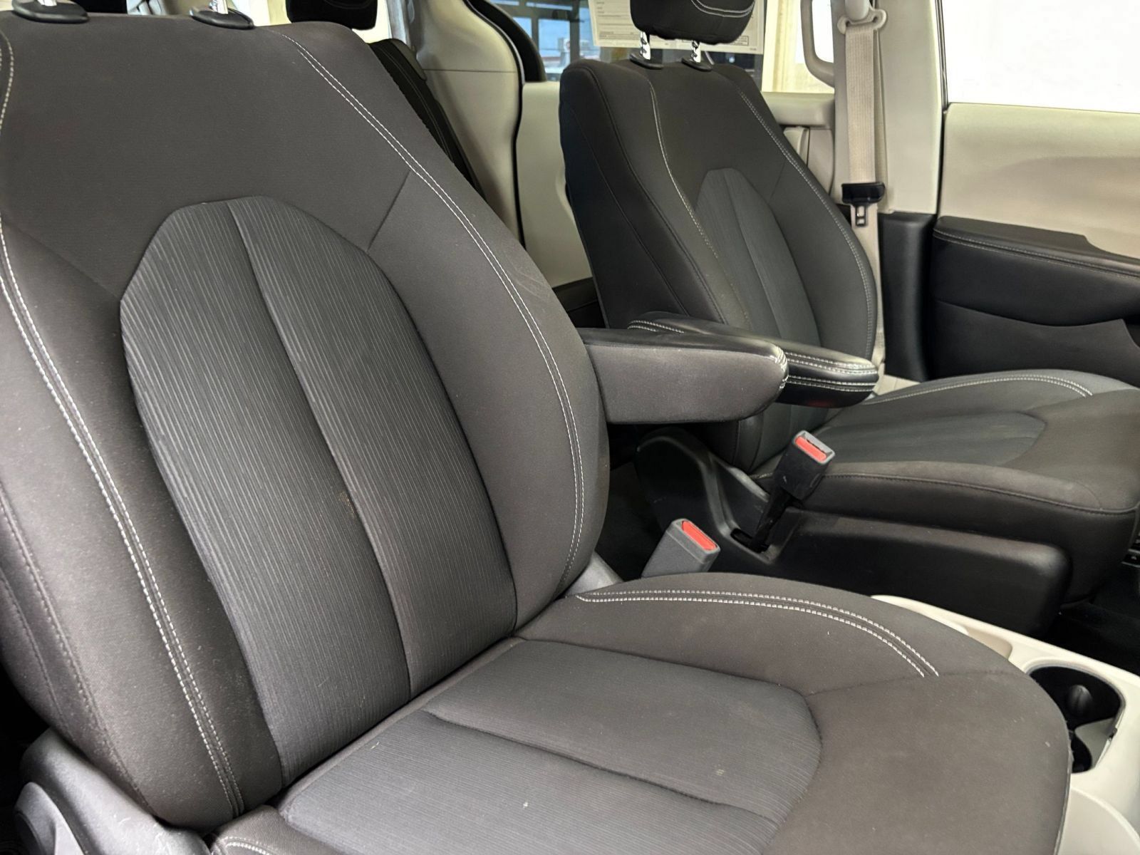 Used 2023 Chrysler Voyager LX FWD image 38