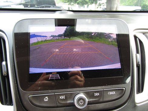 Used 2020 Chevrolet Malibu LS FWD image 13