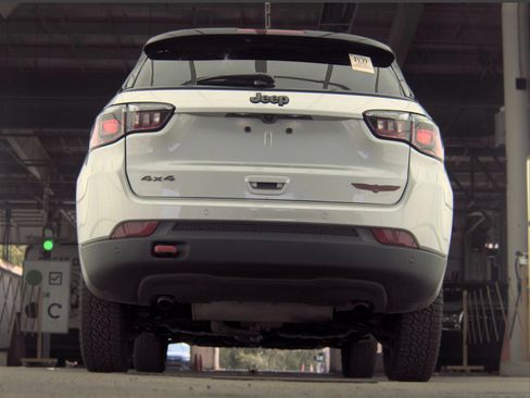 Used 2025 Jeep Compass Trailhawk AWD/4WD image 13