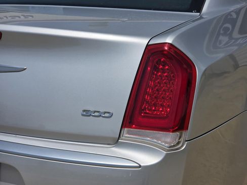 Used 2021 Chrysler 300 Touring L RWD image 30