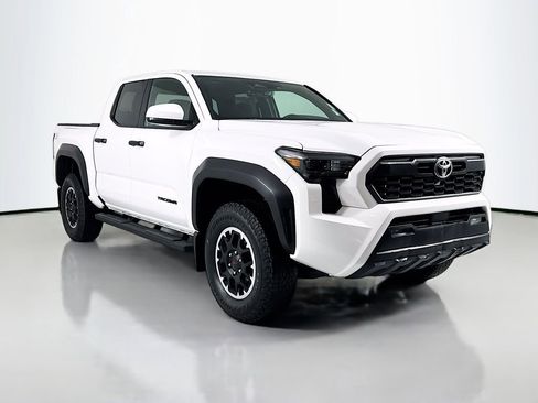 Used 2025 Toyota Tacoma TRD Off-Road image 3