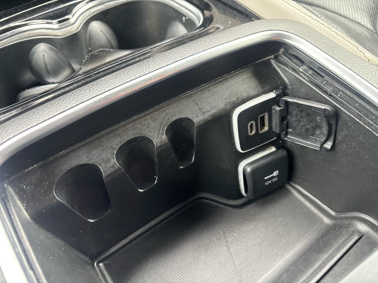 Used 2023 Chrysler Pacifica Limited FWD image 29