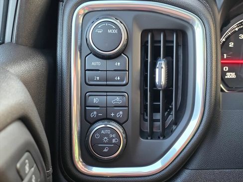 Used 2022 Chevrolet Silverado 1500 LTZ w/ LTZ Premium Package AWD/4WD image 34