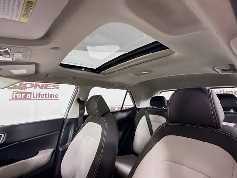 Used 2020 Hyundai Venue SEL w/ Convenience + Premium Package FWD image 11
