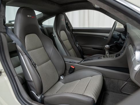 Certified 2014 Porsche 911 50th Anniversary Edition RWD image 42