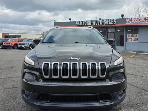 Used 2017 Jeep Cherokee Latitude FWD image 6