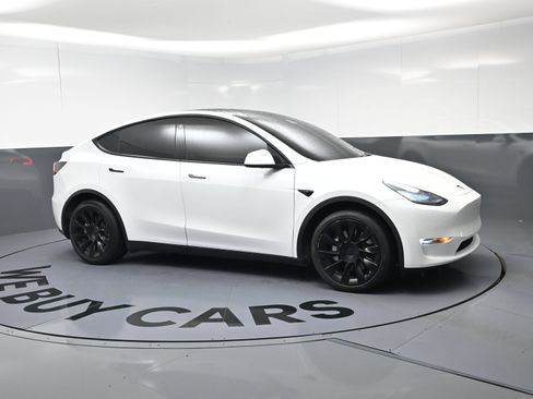 Used 2021 Tesla Model Y Long Range AWD/4WD image 2