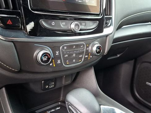 Certified 2023 Chevrolet Traverse LT w/ LT Premium Package AWD/4WD image 17