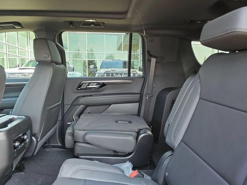 New 2026 Chevrolet Suburban LT w/ Comfort Package AWD/4WD image 20
