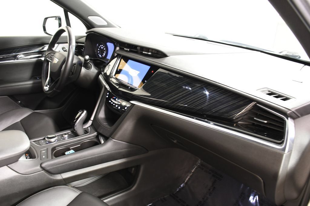Used 2023 Cadillac XT6 Premium Luxury w/ Technology Package AWD/4WD image 19