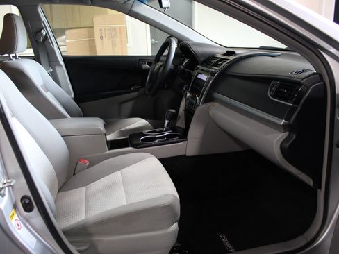 Used 2012 Toyota Camry FWD image 21