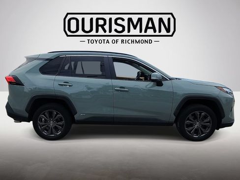 Used 2022 Toyota RAV4 XLE Premium AWD/4WD image 9