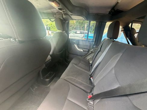 Used 2015 Jeep Wrangler Unlimited Sahara w/ Connectivity Group AWD/4WD image 13