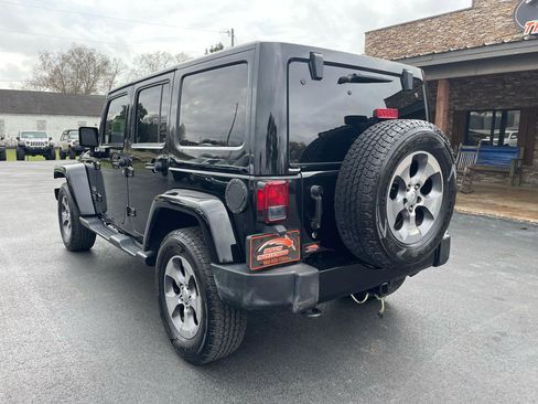 Used 2018 Jeep Wrangler Unlimited Sahara w/ Connectivity Group AWD/4WD image 8