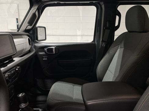 Used 2025 Jeep Wrangler Unlimited Sport AWD/4WD image 14