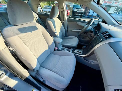 Used 2010 Toyota Corolla LE FWD image 11