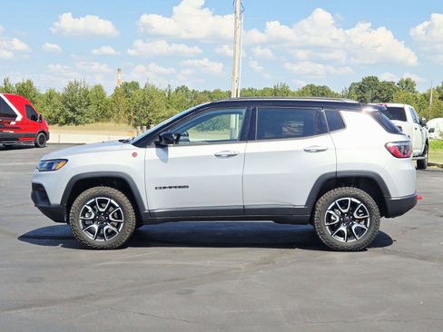 Used 2026 Jeep Compass Trailhawk w/ Sun, Sound & Navigation Group AWD/4WD image 7