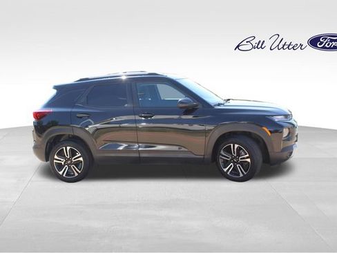Used 2023 Chevrolet TrailBlazer LT w/ Convenience Package FWD image 4