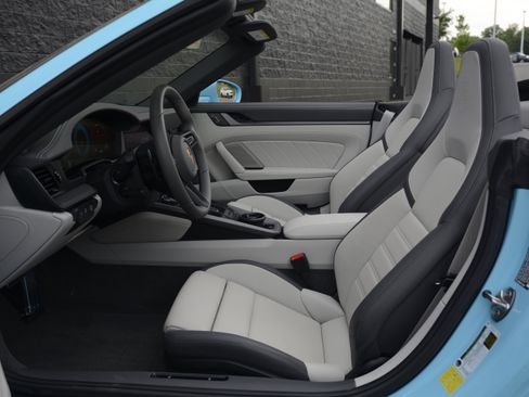 Certified 2025 Porsche 911 Carrera RWD image 15