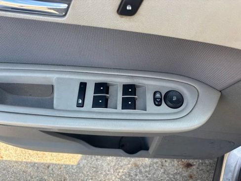 Used 2011 Chevrolet Traverse LS FWD image 10