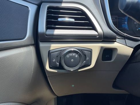 Used 2016 Ford Fusion SE FWD image 24
