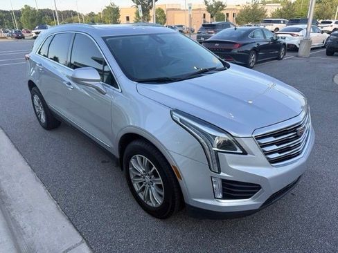 Used 2017 Cadillac XT5 Luxury w/ Driver Awareness Package AWD/4WD image 4