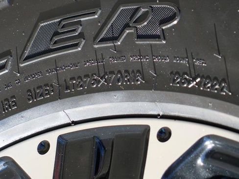 Used 2023 Nissan Titan SV w/ SV Convenience Package image 40