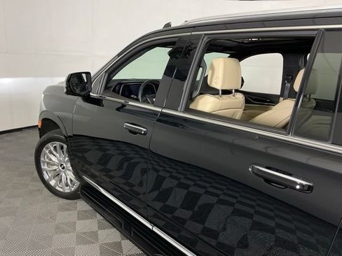 Certified 2024 Cadillac Escalade ESV Premium Luxury w/ Performance Package AWD/4WD image 36