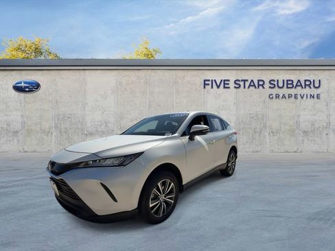 Used 2022 Toyota Venza LE image 4