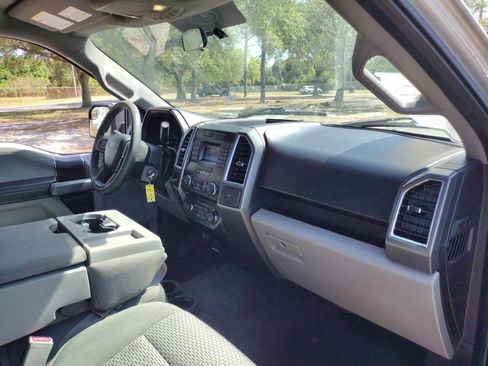 Used 2015 Ford F150 XLT image 9