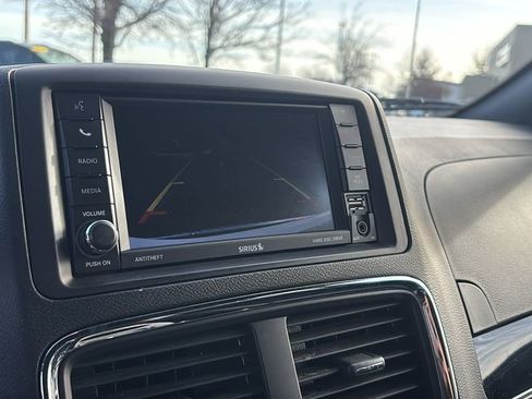 Used 2019 Dodge Grand Caravan SXT image 22