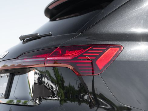 Certified 2024 Audi Q8 e-tron Prestige w/ Prestige Package AWD/4WD image 32