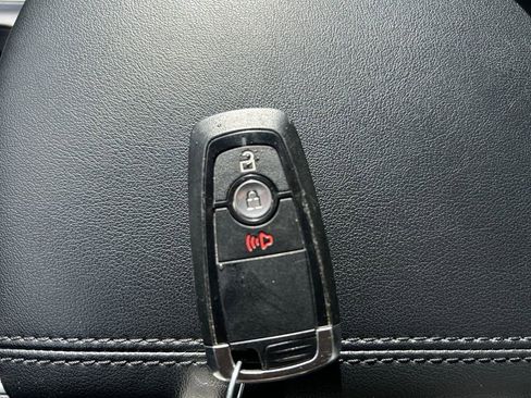 Used 2024 Ford Edge SEL image 33