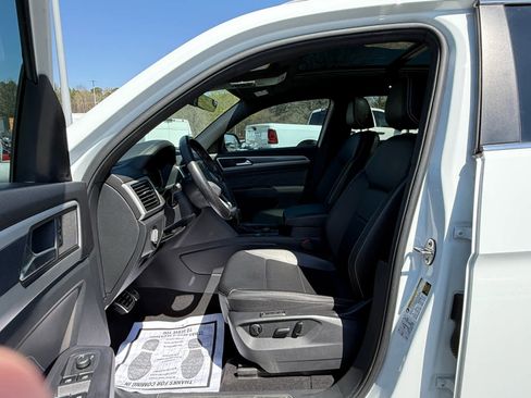 Used 2022 Volkswagen Atlas Cross Sport SEL R-Line image 12