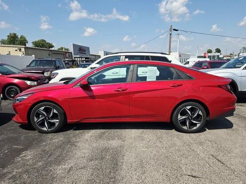 Used 2023 Hyundai Elantra SEL w/ Convenience Package FWD image 2