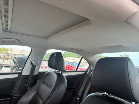 Used 2013 Volkswagen Jetta SE FWD image 32